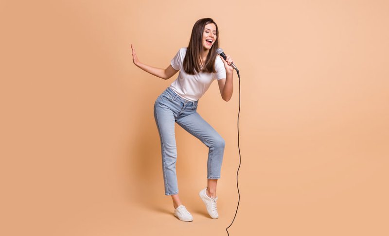woman-singing