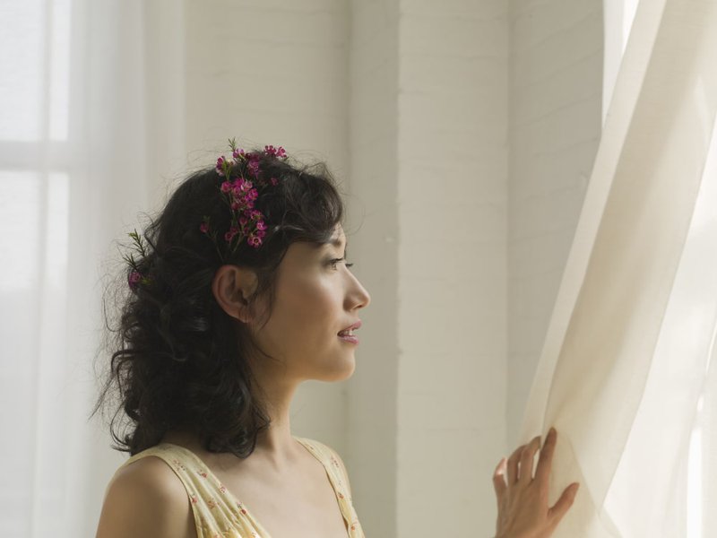 woman-with-flowers-her-hair-waiting